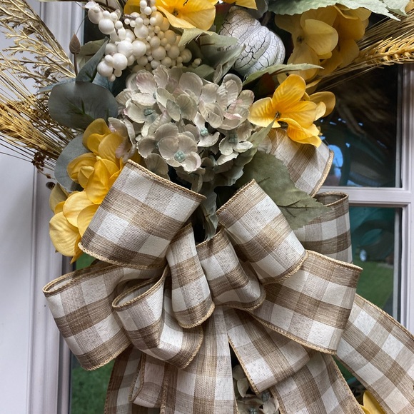 18” Fall grapevine wreath - Picture 2 of 8